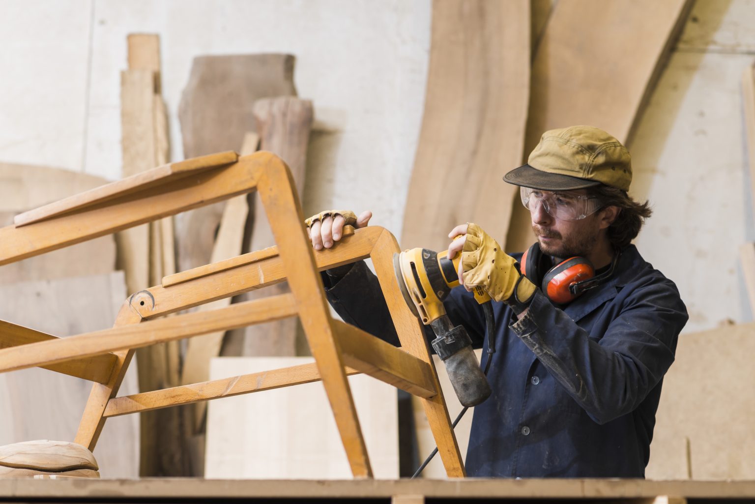 Como os móveis de pallets podem ser adaptados para espaços comerciais ...